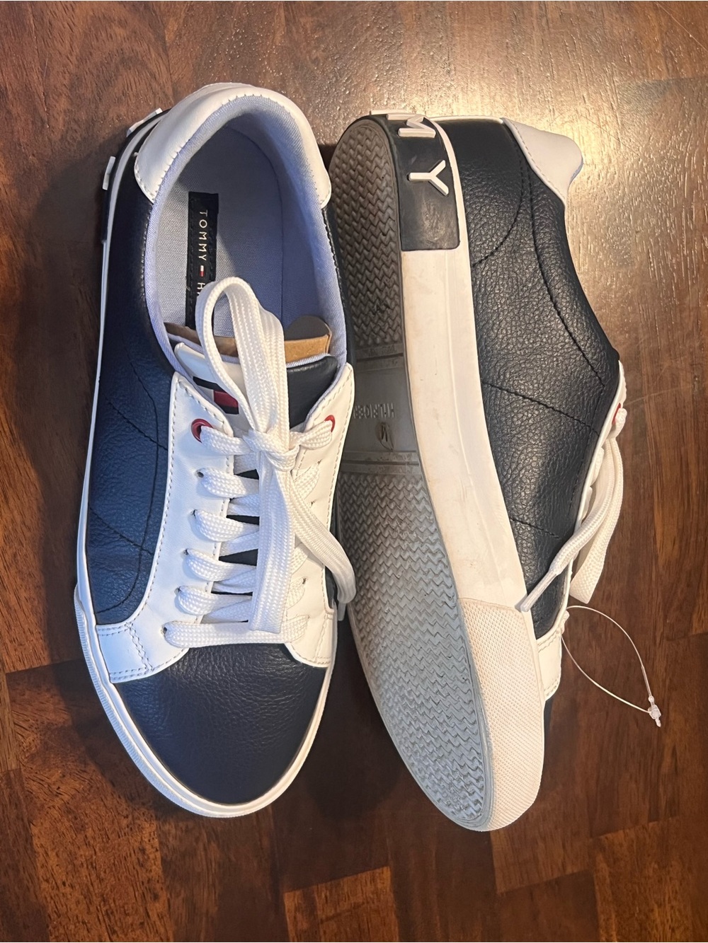 Tommy Hilfiger Men's Navy and White Low-Top Sneakers